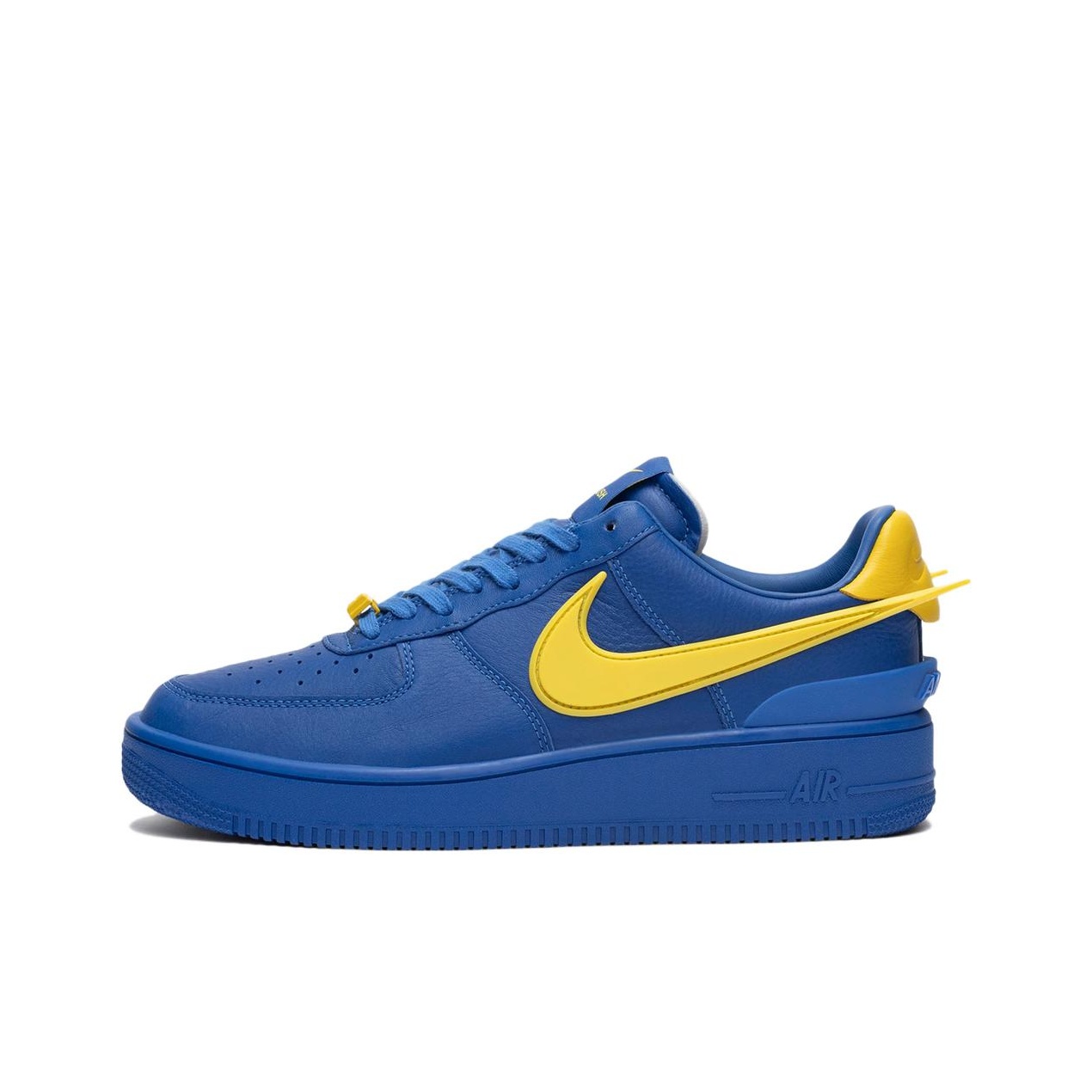 Nike Shoes Air Force 1 - حذاء نايك × أمبوش إير فورس